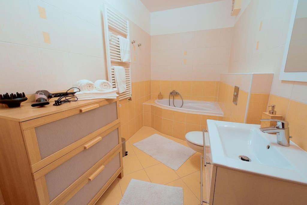 Apartman U Metra, 4 Hoste, Parking Free, Blizko O2 Arena Praga Exterior foto